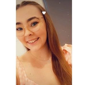 Meet your Posher, Chloe